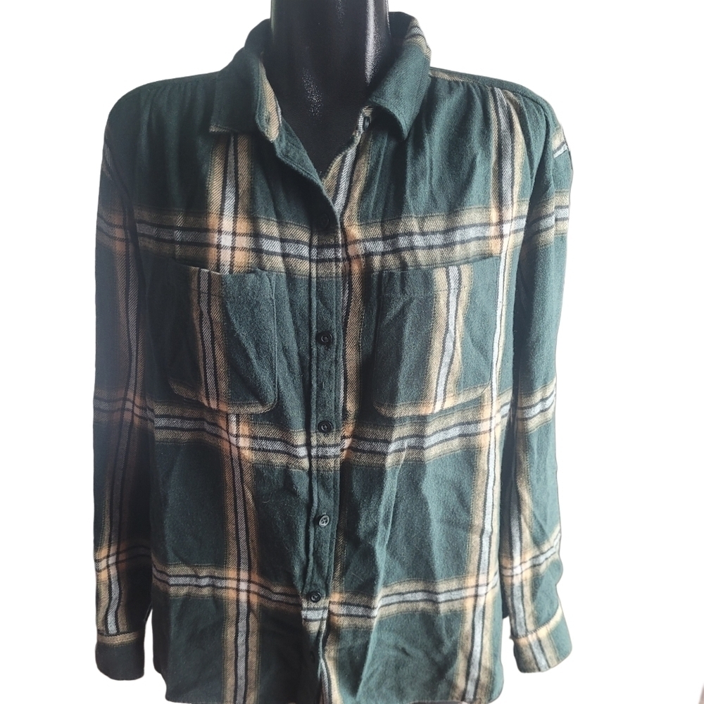 Wonderly Green and Cream Colored Plaid Flannel Shirt M